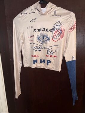 Source Unknown Cream Graphic Long-Sleeve Crop Top with Navy Sleeve